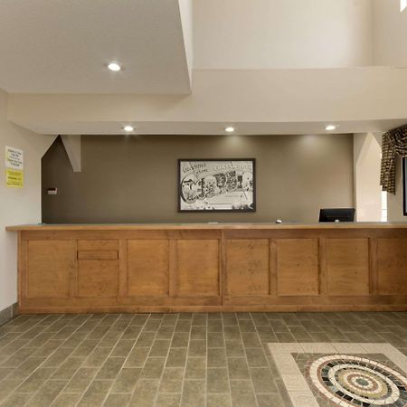 Super 8 By Wyndham Chatsworth/Dalton Exterior photo