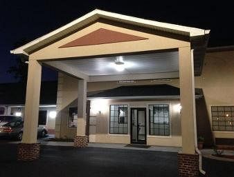 Super 8 By Wyndham Chatsworth/Dalton Exterior photo